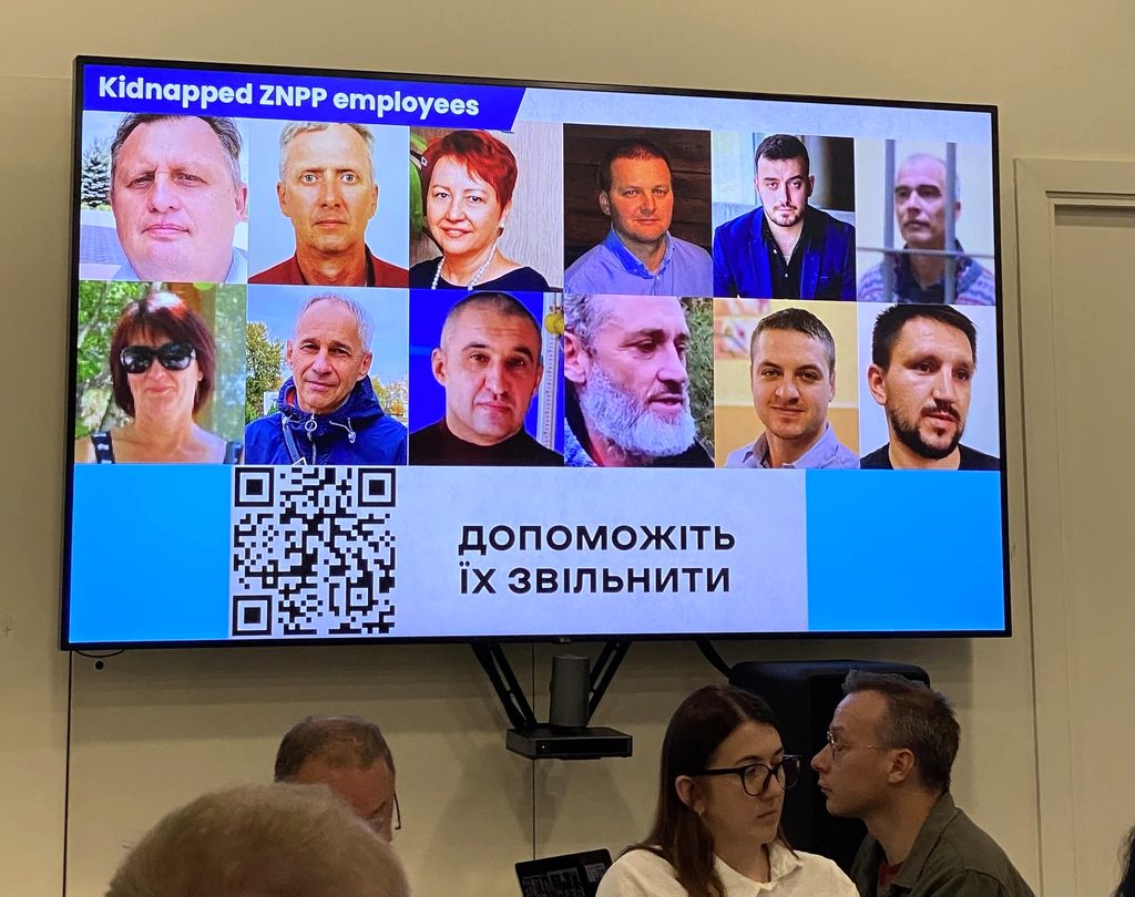 Звільнити українських атомників